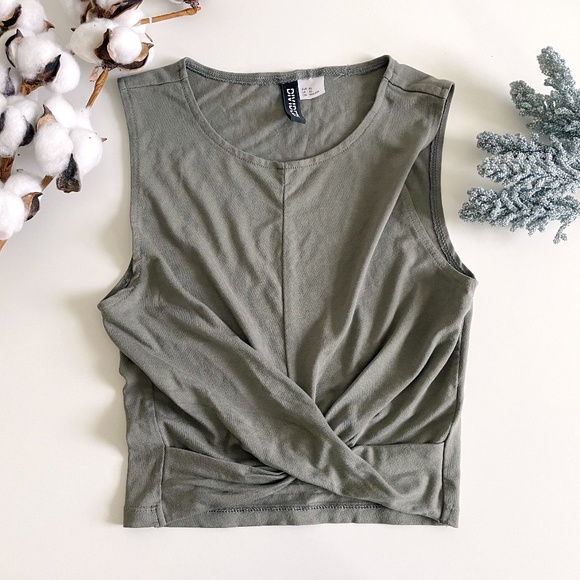 H&M Knotted Crop Top - Picture 1 of 4